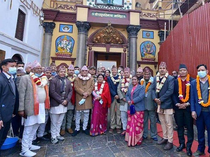 Nepali Prime minister kp oli turned communist to hindu worship visited pashupatinath temple first time | ...म्हणून कम्युनिस्टचे 'हिंदू' झाले नेपाळचे पंतप्रधान केपी ओली; धर्माला मानत होते 'अफू'ची गोळी Nepali Prime minister kp oli turned communist to hindu worship visited pashupatinath temple first time | ...म्हणून कम्युनिस्टचे 'हिंदू' झाले नेपाळचे पंतप्रधान केपी ओली; धर्माला मानत होते 'अफू'ची गोळी