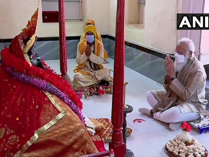 West bengal assembly elections Narendra modi Visit at jeshoreshwari kali temple in bangladesh | Narendra Modi in Bangladesh: निवडणूक बंगालमध्ये, PM मोदी बांगलादेशातील मंदिरांमध्ये करतायत पूजा! असा काढला जातोय राजकीय अर्थ