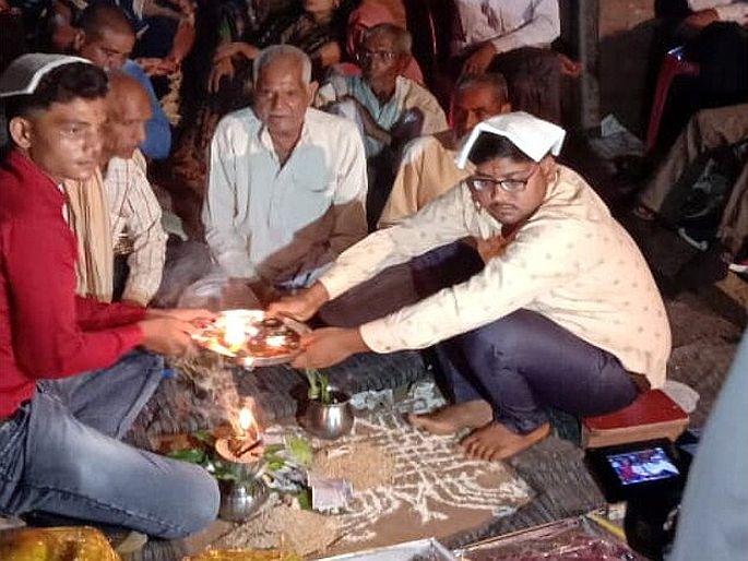 Uttar pradesh Groom could not read the hindi newspaper bride broke the marriage auraiya | नवरदेवाला हिंदी वृत्तपत्र वाचता आलं नाही, नवरीनं वरात दरवाजात येताच मोडलं लग्न