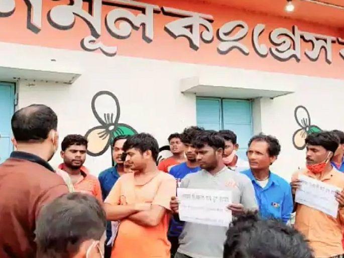 BJP workers were now taken back to TMC after purifying them by gangajal in West bengal  | मोठी बातमी! भाजपला 'धक्के पे धक्का'; गंगाजल शिंपडून 350 भाजप कार्यकर्त्यांचा टीएमसीत प्रवेश