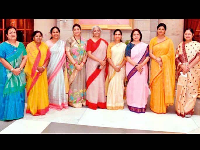What is ‘powerful’ in this photo nirmala sitharaman Smriti irani | या छायाचित्रात ‘पॉवरफूल’ असे काय आहे? What is ‘powerful’ in this photo nirmala sitharaman Smriti irani | या छायाचित्रात ‘पॉवरफूल’ असे काय आहे?