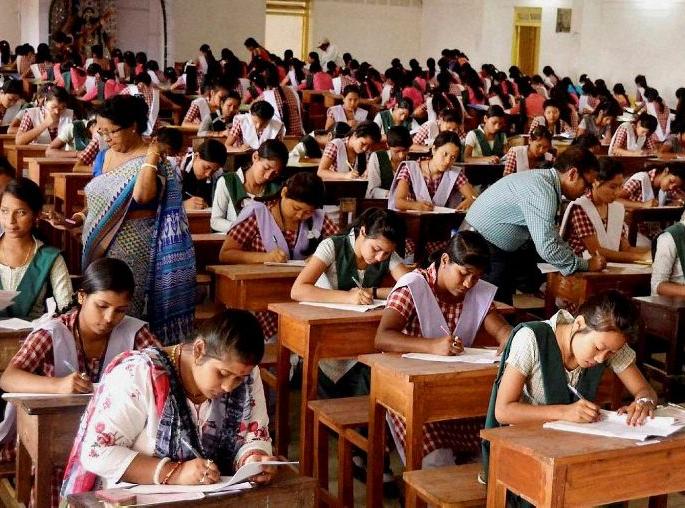 10th and 29th, 12th examination from 23rd April; Announcement by Education Minister Varsha Gaikwad | दहावीची २९ तर, बारावीची परीक्षा २३ एप्रिलपासून; शिक्षणमंत्री वर्षा गायकवाड यांची घोषणा 10th and 29th, 12th examination from 23rd April; Announcement by Education Minister Varsha Gaikwad | दहावीची २९ तर, बारावीची परीक्षा २३ एप्रिलपासून; शिक्षणमंत्री वर्षा गायकवाड यांची घोषणा