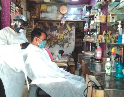 Haircut rates have gone up, Rs 150 for Hair cutting and Rs 100 for beard | केशकर्तनाचे दर वाढले, कटींगसाठी १५०, दाढीसाठी मोजा १०० रुपये