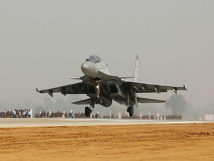 iaf chief rks bhadauria says chinese air force unusual movement detected near border areas  | लडाख सीमेवर चिनी हवाई दलाची हालचाल; फॉरवर्ड एअरबेसेसवर लढाऊ विमानं तैनात - IAF iaf chief rks bhadauria says chinese air force unusual movement detected near border areas  | लडाख सीमेवर चिनी हवाई दलाची हालचाल; फॉरवर्ड एअरबेसेसवर लढाऊ विमानं तैनात - IAF