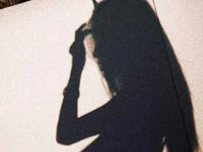 women spit in polythene bags and throw them in houses in rajasthan kota during the corona virus crisis sna | धक्कादायक : महिलांनी थुंकीने भरलेल्या कॅरीबॅग घरात फेकल्या, परिसरात खळबळ women spit in polythene bags and throw them in houses in rajasthan kota during the corona virus crisis sna | धक्कादायक : महिलांनी थुंकीने भरलेल्या कॅरीबॅग घरात फेकल्या, परिसरात खळबळ