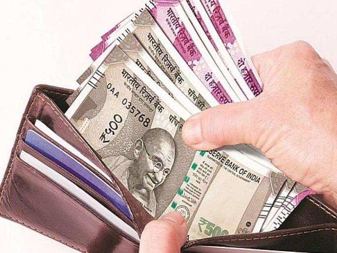 Relatives of Corona victims cheated in Naxal-hit areas, 210 people robbed in the name of Cipla Company | कोरोनाबाधितांच्या नातेवाइकांची नक्षलग्रस्त भागातून फसवणूक, सिप्ला कंपनीच्या नावाने २१० जणांना लुटले Relatives of Corona victims cheated in Naxal-hit areas, 210 people robbed in the name of Cipla Company | कोरोनाबाधितांच्या नातेवाइकांची नक्षलग्रस्त भागातून फसवणूक, सिप्ला कंपनीच्या नावाने २१० जणांना लुटले