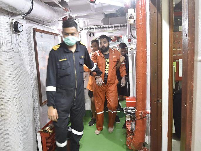 Cyclone Tauktae: Navy finds 26 dead bodies so far in Arabian Sea; 49 ONGC worker's still missing | Cyclone Tauktae: तौक्तेच्या तांडवात नौदलाला आतापर्यंत 37 मृतदेह सापडले; 38 अद्याप बेपत्ता Cyclone Tauktae: Navy finds 26 dead bodies so far in Arabian Sea; 49 ONGC worker's still missing | Cyclone Tauktae: तौक्तेच्या तांडवात नौदलाला आतापर्यंत 37 मृतदेह सापडले; 38 अद्याप बेपत्ता