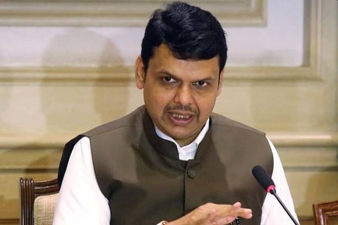 Devendra Fadnavis target state government and says Pawar's responsibility for defense; | हात झटकण्यात सत्ताधारी तरबेज, पवारांकडे ‘डिफेन्स’ची जबाबदारी; देवेंद्र फडणवीस यांचा निशाणा 