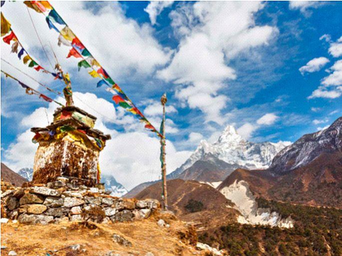 China will now draw a 'border' on Everest too! | चीन आता एव्हरेस्टवरही आखणार ‘सीमारेषा’! China will now draw a 'border' on Everest too! | चीन आता एव्हरेस्टवरही आखणार ‘सीमारेषा’!