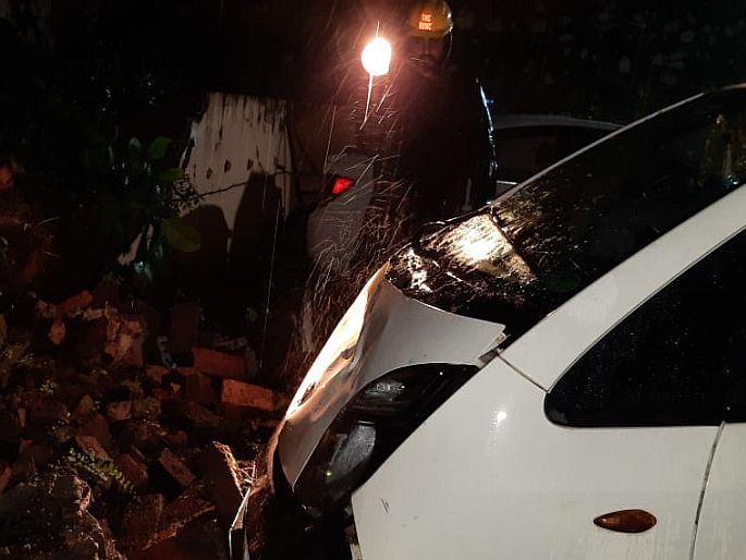 In Thane a protection wall fell on three vehicles no one injured | ठाण्यात ४५ फुटांची संरक्षण भिंत तीन गाड्यांवर पडली, कुणालाही दुखापत नाही In Thane a protection wall fell on three vehicles no one injured | ठाण्यात ४५ फुटांची संरक्षण भिंत तीन गाड्यांवर पडली, कुणालाही दुखापत नाही