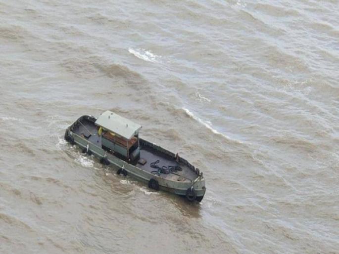Safe release of sailor after 26 hours; Vasai's 'that' suspected boat was finally identified | २६ तासांनंतर खलाशाची सुखरूप सुटका; वसईच्या 'त्या' संशयित बोटीची अखेर ओळख पटली Safe release of sailor after 26 hours; Vasai's 'that' suspected boat was finally identified | २६ तासांनंतर खलाशाची सुखरूप सुटका; वसईच्या 'त्या' संशयित बोटीची अखेर ओळख पटली