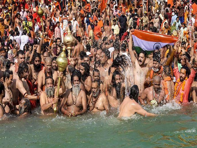 Haridwar kumbh sant akahara fight over corona virus | CoronaVirus : कुंभमेळ्यात कुणामुळे पसरला कोरोना? आता आखाडेच आले 'आमने-सामने' Haridwar kumbh sant akahara fight over corona virus | CoronaVirus : कुंभमेळ्यात कुणामुळे पसरला कोरोना? आता आखाडेच आले 'आमने-सामने'