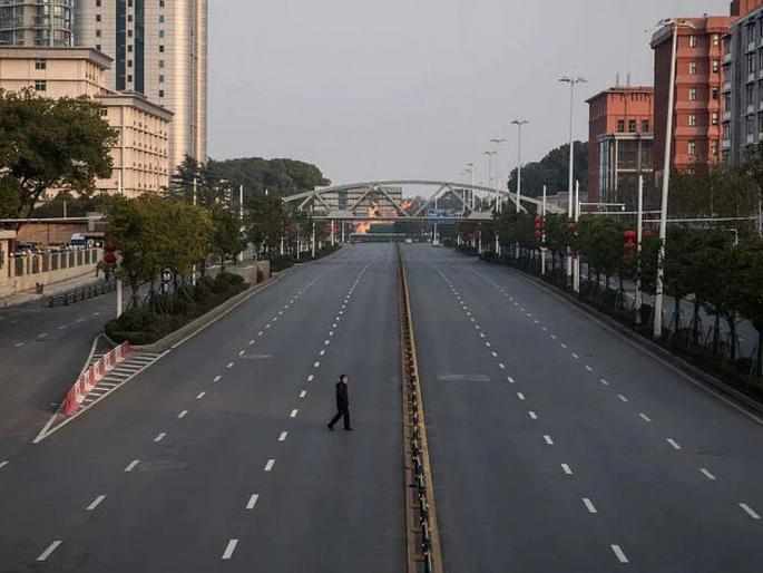 Corona Virus Updates Corona virus in china lockdown in Shanghai | CoronaVirus : अजूनही मास्क काढायची चूक करू नका; अडीच कोटी लोकसंख्या असलेल्या 'या' शहरात लागला लॉकडाऊन Corona Virus Updates Corona virus in china lockdown in Shanghai | CoronaVirus : अजूनही मास्क काढायची चूक करू नका; अडीच कोटी लोकसंख्या असलेल्या 'या' शहरात लागला लॉकडाऊन