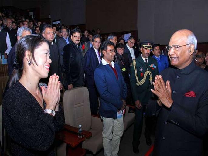 mary kom breaks quarantine protocol amid coronavirus issue sna | Coronavirus: परदेशातून परतलेल्या मेरी कोम यांनी क्वॉरंटाइन प्रोटोकॉल तोडला, राष्ट्रपतींसोबत घेतला 'ब्रेकफास्ट' mary kom breaks quarantine protocol amid coronavirus issue sna | Coronavirus: परदेशातून परतलेल्या मेरी कोम यांनी क्वॉरंटाइन प्रोटोकॉल तोडला, राष्ट्रपतींसोबत घेतला 'ब्रेकफास्ट'