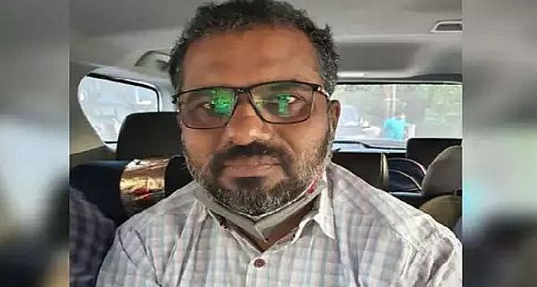 After keeping an eye on the punter in the town, the police reached Bothe | नगरमधील पंटरवर नजर ठेवून पोलीस पोहोचले बोठेपर्यंत, दाढी वाढवून, नाव बदलून लपला होता आरोपी After keeping an eye on the punter in the town, the police reached Bothe | नगरमधील पंटरवर नजर ठेवून पोलीस पोहोचले बोठेपर्यंत, दाढी वाढवून, नाव बदलून लपला होता आरोपी