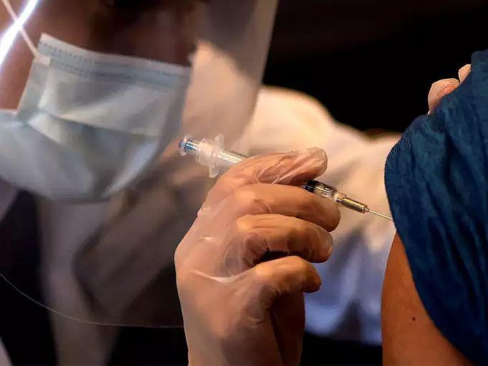 CoronaVirus will new super mutant coronavirus variant render vaccines ineffective | CoronaVirus : असा खतरनाक व्हेरिएंट येणार, कोरोना लसही कुचकामी ठरणार? इंग्लंडच्या वैज्ञानिकांनी वाढवलं टेन्शन CoronaVirus will new super mutant coronavirus variant render vaccines ineffective | CoronaVirus : असा खतरनाक व्हेरिएंट येणार, कोरोना लसही कुचकामी ठरणार? इंग्लंडच्या वैज्ञानिकांनी वाढवलं टेन्शन