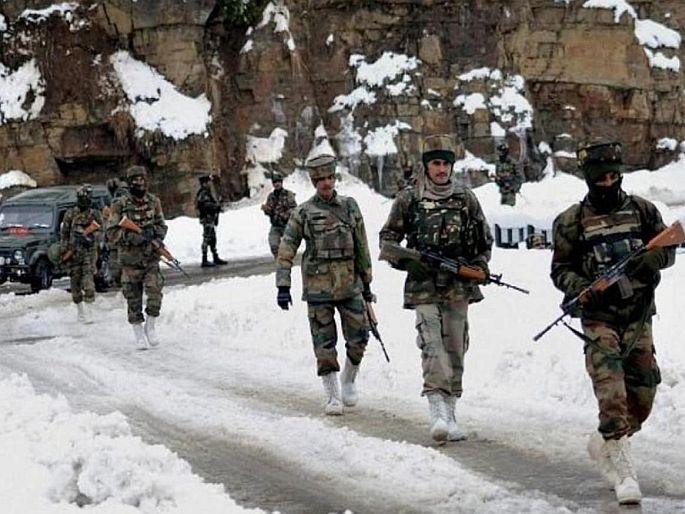 Indian army deployed over 15000 counter terrorist troops to china border in ladakh | ड्रॅगनची चलाखी हाणून पाडण्यासाठी भारत तयार; लडाखमध्ये 'खास' 15 हजार जवान तैनात Indian army deployed over 15000 counter terrorist troops to china border in ladakh | ड्रॅगनची चलाखी हाणून पाडण्यासाठी भारत तयार; लडाखमध्ये 'खास' 15 हजार जवान तैनात