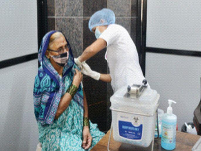 Take the vaccine that is available, no choice! Appeal of Municipal Commissioner | जी लस उपलब्ध असेल तीच घ्या, पर्याय नकाे! महापालिका आयुक्तांचे आवाहन Take the vaccine that is available, no choice! Appeal of Municipal Commissioner | जी लस उपलब्ध असेल तीच घ्या, पर्याय नकाे! महापालिका आयुक्तांचे आवाहन