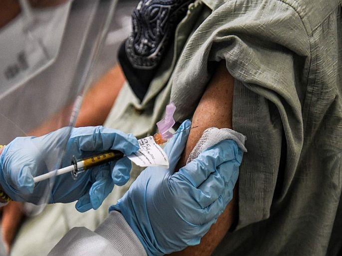 Vaccination of more than 26 lakh people in the state | राज्यात २६ लाखांहून अधिक जणांचे लसीकरण Vaccination of more than 26 lakh people in the state | राज्यात २६ लाखांहून अधिक जणांचे लसीकरण