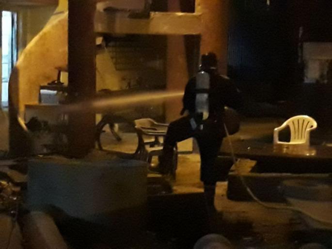 Chlorine leak out of Cylinder of Palika Jalukumbh in Bhayender | भार्इंदरमध्ये पालिका जलकुंभाच्या सिलेंडरमधून क्लोरीन गळती, ७ जणं क्लोरीन बाधेने अस्वस्थ, परिसर केला रिकामा Chlorine leak out of Cylinder of Palika Jalukumbh in Bhayender | भार्इंदरमध्ये पालिका जलकुंभाच्या सिलेंडरमधून क्लोरीन गळती, ७ जणं क्लोरीन बाधेने अस्वस्थ, परिसर केला रिकामा