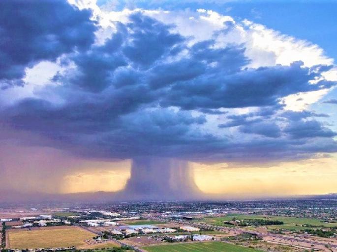 Jamner was the worst affected by the cloudburst, 6 villages were damaged, 5 animals were killed in Parola, rivers were flooded | ढगफुटीचा सर्वाधिक फटका जामनेरला, ६ गावात हानी, पारोळ्यात ५ जनावरांचा बळी Jamner was the worst affected by the cloudburst, 6 villages were damaged, 5 animals were killed in Parola, rivers were flooded | ढगफुटीचा सर्वाधिक फटका जामनेरला, ६ गावात हानी, पारोळ्यात ५ जनावरांचा बळी