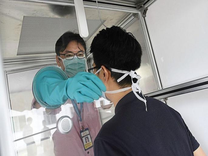 The rate of Home quarantine has also halved, with 1,424 citizens in Navi Mumbai receiving treatment at home | गृहविलगीकरणाचे प्रमाणही आले निम्म्यावर, नवी मुंबईतील १,४२४ नागरिक घेत आहेत घरातच उपचार The rate of Home quarantine has also halved, with 1,424 citizens in Navi Mumbai receiving treatment at home | गृहविलगीकरणाचे प्रमाणही आले निम्म्यावर, नवी मुंबईतील १,४२४ नागरिक घेत आहेत घरातच उपचार