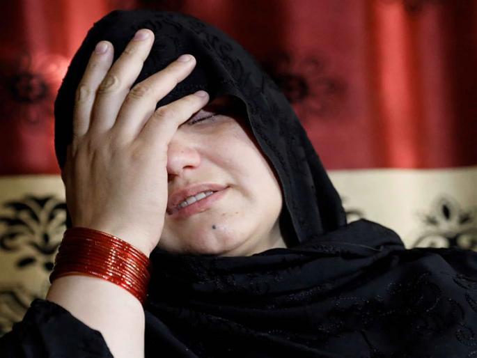 Taliban kills women and feeds dogs says afghan woman | महिलांना मारून कुत्र्यांना खाऊ घालतात तालिबानी; जीव वाचलेल्या महिलेनं सांगितली आपबिती Taliban kills women and feeds dogs says afghan woman | महिलांना मारून कुत्र्यांना खाऊ घालतात तालिबानी; जीव वाचलेल्या महिलेनं सांगितली आपबिती