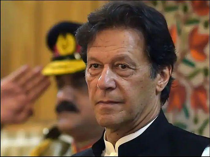 CoronaVirus Pakistan pm Imran Khan tweeted about corona virus crisis in india know what he says | CoronaVirus : भारतात कोरोनाचा हाहाकार; पाकिस्तानचे पंतप्रधान इम्रान खान ट्विट करत म्हणाले...