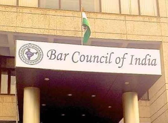 Law students pass, but will have to pass the exam! Directions of the Bar Council of India | विधिचे विद्यार्थी उत्तीर्ण, मात्र तरी द्यावी लागणार परीक्षा! बार काउंसिल ऑफ इंडियाचे निर्देश Law students pass, but will have to pass the exam! Directions of the Bar Council of India | विधिचे विद्यार्थी उत्तीर्ण, मात्र तरी द्यावी लागणार परीक्षा! बार काउंसिल ऑफ इंडियाचे निर्देश