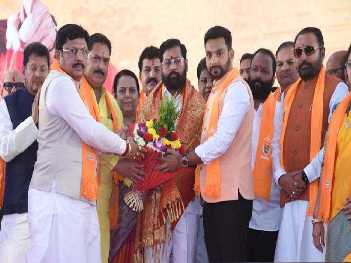 Shiv Sena determination to win 48 Lok Sabha seats, congratulations to Narendra Modi, Shah at the convention in Kolhapur | लोकसभेच्या ४८ जागा जिंकण्याचा शिवसेनेचा निर्धार, कोल्हापुरातील अधिवेशनात मोदी, शहांचे अभिनंदन