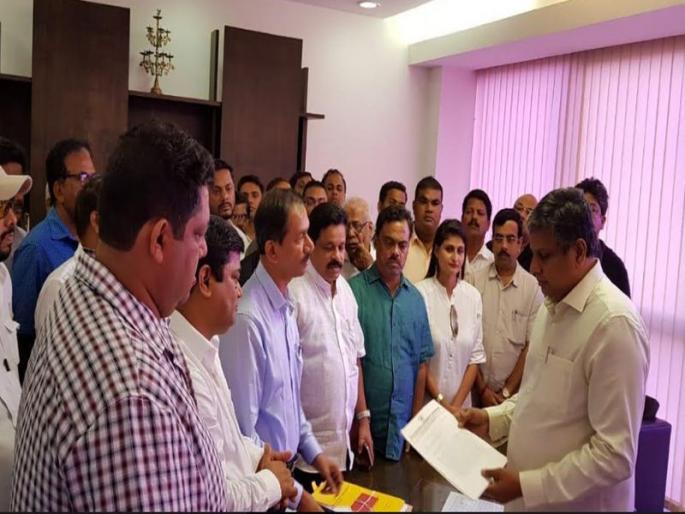 Police Complaint against Parrikar and Parsekar, from Congress | पर्रीकर, पार्सेकरविरोधात काँग्रेसकडून दक्षता खाते, पोलिसात तक्रारी सादर Police Complaint against Parrikar and Parsekar, from Congress | पर्रीकर, पार्सेकरविरोधात काँग्रेसकडून दक्षता खाते, पोलिसात तक्रारी सादर