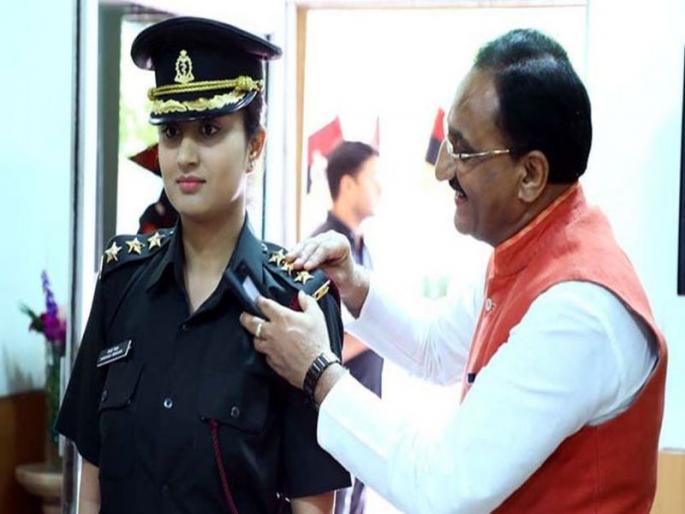 Former CM Pokhriyal daughter joins Army | 'या' माजी मुख्यमंत्र्यांची मुलगी झाली लष्करी सेवेत दाखल Former CM Pokhriyal daughter joins Army | 'या' माजी मुख्यमंत्र्यांची मुलगी झाली लष्करी सेवेत दाखल