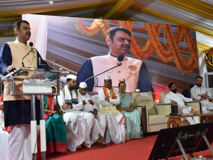 Chariot Festival Procession: Carrying a 22 kg gold urn at the Mauli temple in the pilgrimage site of Alandi | रथोत्सव मिरवणूक : तीर्थक्षेत्र आळंदीत माऊलींच्या मंदिरावर २२ किलोच्या सोन्याचे कलशारोहण Chariot Festival Procession: Carrying a 22 kg gold urn at the Mauli temple in the pilgrimage site of Alandi | रथोत्सव मिरवणूक : तीर्थक्षेत्र आळंदीत माऊलींच्या मंदिरावर २२ किलोच्या सोन्याचे कलशारोहण