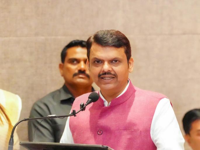 cm devendra fadnavis first reaction over warning of jain muni that mahayuti government will fall due to pigeons | कबुतरांमुळे महायुतीचे सरकार पडेल, जैन मुनींच्या इशाऱ्यावर CM फडवीसांचे थेट भाष्य; म्हणाले...