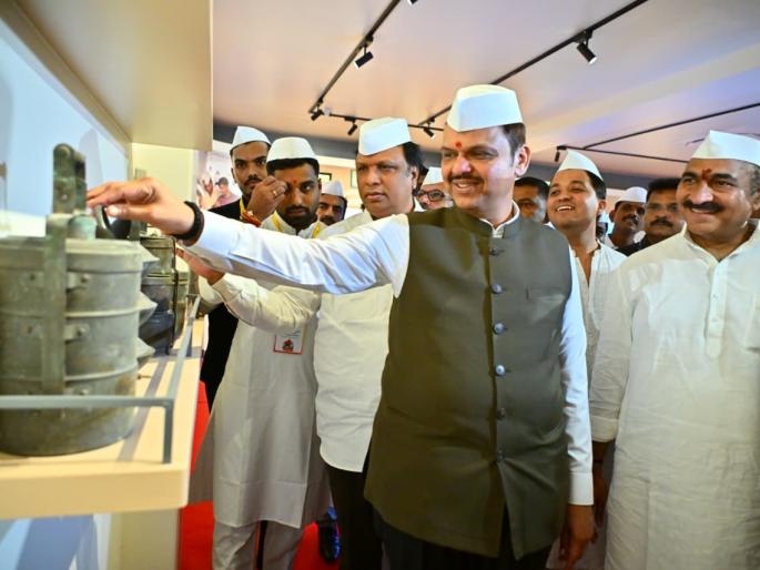 500 square feet house for 25 lakhs 50 thousand for mumbai dabbawala brothers big relief from cm devendra fadnavis | डबेवाला बांधवांना २५.५० लाखांत ५०० चौरस फुटांचे घर; CM देवेंद्र फडणवीस यांची मोठी घोषणा