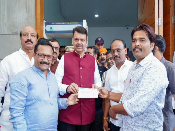 inspiring extraordinary donation from an ordinary vegetable seller 1 lakh given in cm relief fund for farmers and flood victims in maharashtra | प्रेरणादायी! सामान्य भाजी विक्रेत्याचे असामान्य दान; पूरग्रस्तांसाठी दिले १ लाख, माणुसकी जपली inspiring extraordinary donation from an ordinary vegetable seller 1 lakh given in cm relief fund for farmers and flood victims in maharashtra | प्रेरणादायी! सामान्य भाजी विक्रेत्याचे असामान्य दान; पूरग्रस्तांसाठी दिले १ लाख, माणुसकी जपली