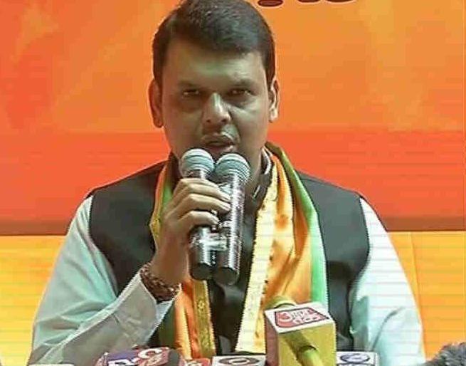 No one can shut our voice ; CM Devendra Fadnavis | Video : बारामतीत राष्ट्रवादी कार्यकर्त्यांचा गोंधळ, भाषणावेळी मुख्यमंत्र्यांचं 'हे' उत्तर No one can shut our voice ; CM Devendra Fadnavis | Video : बारामतीत राष्ट्रवादी कार्यकर्त्यांचा गोंधळ, भाषणावेळी मुख्यमंत्र्यांचं 'हे' उत्तर