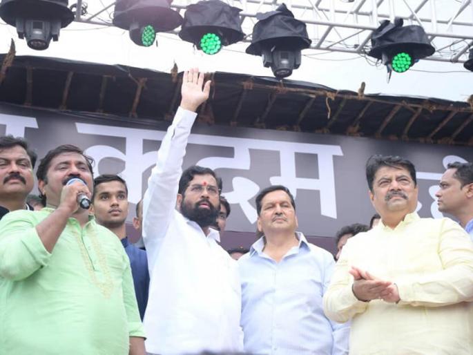 bounties of crores showered on govinda in thane and cm eknath shinde visit to important dahi handi of | ठाण्यात गोविंदांवर कोट्यवधींच्या बक्षिसांचा वर्षाव; मुख्यमंत्री शिंदेंच्या महत्त्वाच्या दहीहंड्यांना भेटी bounties of crores showered on govinda in thane and cm eknath shinde visit to important dahi handi of | ठाण्यात गोविंदांवर कोट्यवधींच्या बक्षिसांचा वर्षाव; मुख्यमंत्री शिंदेंच्या महत्त्वाच्या दहीहंड्यांना भेटी