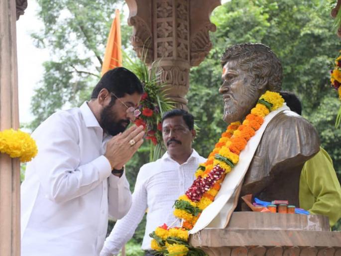 cm eknath shinde slams shiv sena chief uddhav thackeray in dahi handi at thane | ५० थरांनी राजकीय हंडी फोडली: मुख्यमंत्री एकनाथ शिंदे, उद्धव ठाकरे यांना लगावला टोला cm eknath shinde slams shiv sena chief uddhav thackeray in dahi handi at thane | ५० थरांनी राजकीय हंडी फोडली: मुख्यमंत्री एकनाथ शिंदे, उद्धव ठाकरे यांना लगावला टोला