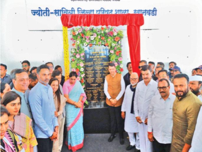 Chief Minister Devendra Fadnavis announces to set up 1,000 Mahatma Phule skill development training centers in the state | राज्यात महात्मा फुले कौशल्य विकास प्रशिक्षणाची एक हजार केंद्रे उभारणार, मुख्यमंत्री देवेंद्र फडणवीस यांची घोषणा Chief Minister Devendra Fadnavis announces to set up 1,000 Mahatma Phule skill development training centers in the state | राज्यात महात्मा फुले कौशल्य विकास प्रशिक्षणाची एक हजार केंद्रे उभारणार, मुख्यमंत्री देवेंद्र फडणवीस यांची घोषणा