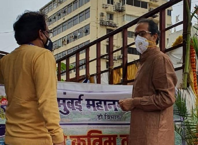 Chief Minister inspects the mobile artificial lake of the municipality for immersion of Ganesha | गणेश विसर्जनासाठी पालिकेच्या फिरत्या कृत्रिम तलावाची मुख्यमंत्र्यांकडून पाहणी Chief Minister inspects the mobile artificial lake of the municipality for immersion of Ganesha | गणेश विसर्जनासाठी पालिकेच्या फिरत्या कृत्रिम तलावाची मुख्यमंत्र्यांकडून पाहणी