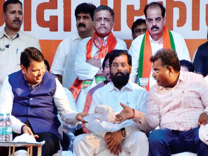 The Chief Minister took a two-and-a-half hour delay and took the women to the meeting | मुख्यमंत्री अडीच तास उशिरा आल्याने सभेतून महिलांनी घेतला काढता पाय