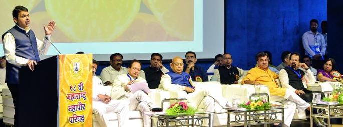 Municipal corporation should increase the source of revenue: Devendra Fadnavis | महानगरपालिकांनी महसुलाचे स्रोत वाढवावे : देवेंद्र फडणवीस