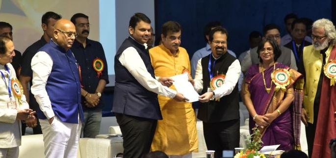 Responsibility on the mayor but authority Zero: Vishwanath Mahadeshwar | जबाबदारी महापौरांवर अन् अधिकार शून्य : विश्वनाथ महाडेश्वर Responsibility on the mayor but authority Zero: Vishwanath Mahadeshwar | जबाबदारी महापौरांवर अन् अधिकार शून्य : विश्वनाथ महाडेश्वर