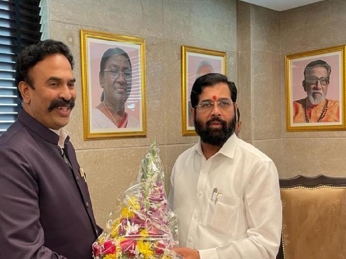 Satara, Solapur will not let funds fall short; Chief Minister gave assurance to MP Ranjit Singh | सातारा, सोलापूरला निधी कमी पडू देणार नाही; मुख्यमंत्र्यांनी खासदार रणजितसिंहांना दिली ग्वाही