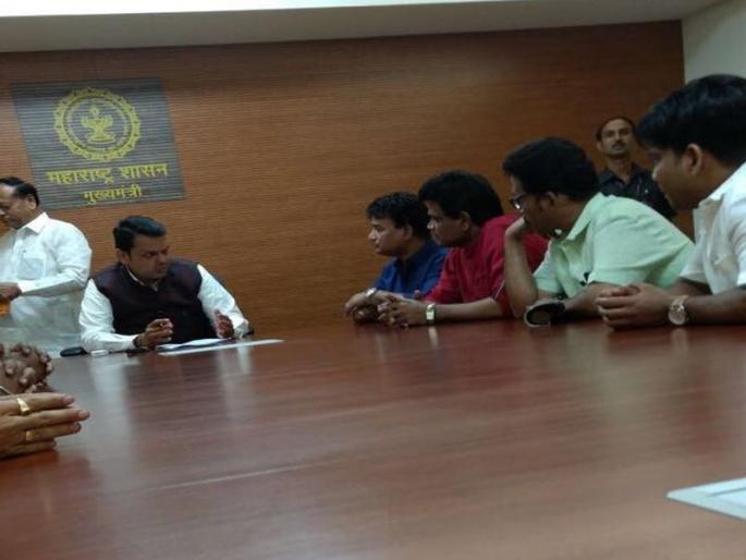 Chief Minister of Nabhik society publicly apologized | नाभिक समाजाची मुख्यमंत्र्यांनी जाहीररीत्या मागितली माफी Chief Minister of Nabhik society publicly apologized | नाभिक समाजाची मुख्यमंत्र्यांनी जाहीररीत्या मागितली माफी