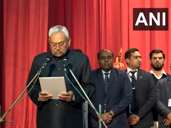 Nitish Kumar takes oath as Bihar CM for the 9th time after he along with his party joined the BJP-led NDA bloc | बिहारमध्ये पुन्हा NDA'चे सरकार! नितीश कुमार यांनी घेतली मुख्यमंत्रिपदाची शपथ, नवव्यांदा CM बनले Nitish Kumar takes oath as Bihar CM for the 9th time after he along with his party joined the BJP-led NDA bloc | बिहारमध्ये पुन्हा NDA'चे सरकार! नितीश कुमार यांनी घेतली मुख्यमंत्रिपदाची शपथ, नवव्यांदा CM बनले