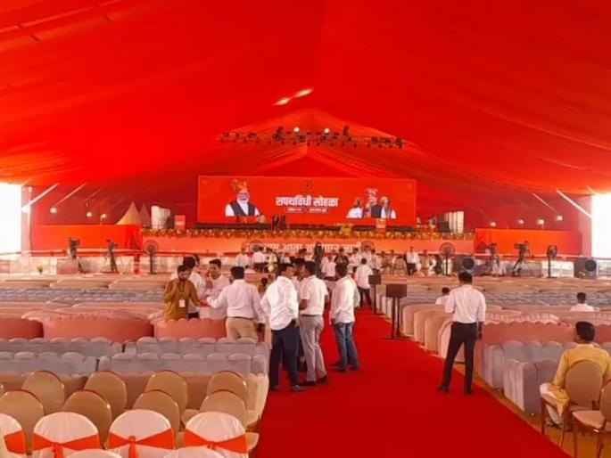 Devendra Fadnavis Oath Maharashtra CM Azad Maidan: First glimpse of Devendra Fadnavis' swearing-in ceremony; whoes photos on the banner with PM Modi... | देवेंद्र फडणवीसांच्या शपथविधी सोहळ्याच्या तयारीची पहिली झलक आली; मोदींसोबत बॅनरवर कोणाकोणाचे फोटो... Devendra Fadnavis Oath Maharashtra CM Azad Maidan: First glimpse of Devendra Fadnavis' swearing-in ceremony; whoes photos on the banner with PM Modi... | देवेंद्र फडणवीसांच्या शपथविधी सोहळ्याच्या तयारीची पहिली झलक आली; मोदींसोबत बॅनरवर कोणाकोणाचे फोटो...