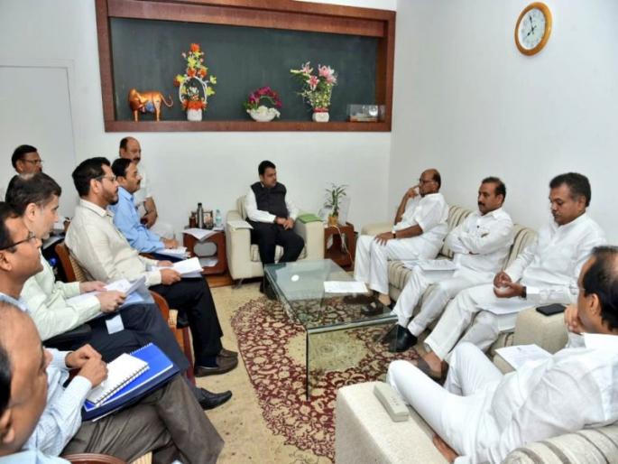 Closed water out of no-no-water tankers; Chief minister's order; A delegation led by Sharad Pawar took a drought test visit | शरद पवार यांच्या नेतृत्वाखालील शिष्टमंडळाने घेतली दुष्काळप्रश्नी मुख्यमंत्र्यांची भेट Closed water out of no-no-water tankers; Chief minister's order; A delegation led by Sharad Pawar took a drought test visit | शरद पवार यांच्या नेतृत्वाखालील शिष्टमंडळाने घेतली दुष्काळप्रश्नी मुख्यमंत्र्यांची भेट