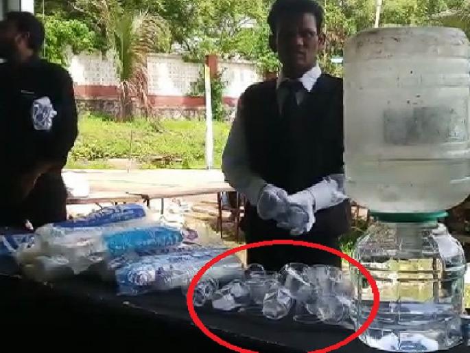 Plastic Glass in Chief Minister's program | आता काय बोलायचं राव..! मुख्यमंत्र्यांच्याच कार्यक्रमात वापरले प्लास्टिकचे ग्लास Plastic Glass in Chief Minister's program | आता काय बोलायचं राव..! मुख्यमंत्र्यांच्याच कार्यक्रमात वापरले प्लास्टिकचे ग्लास